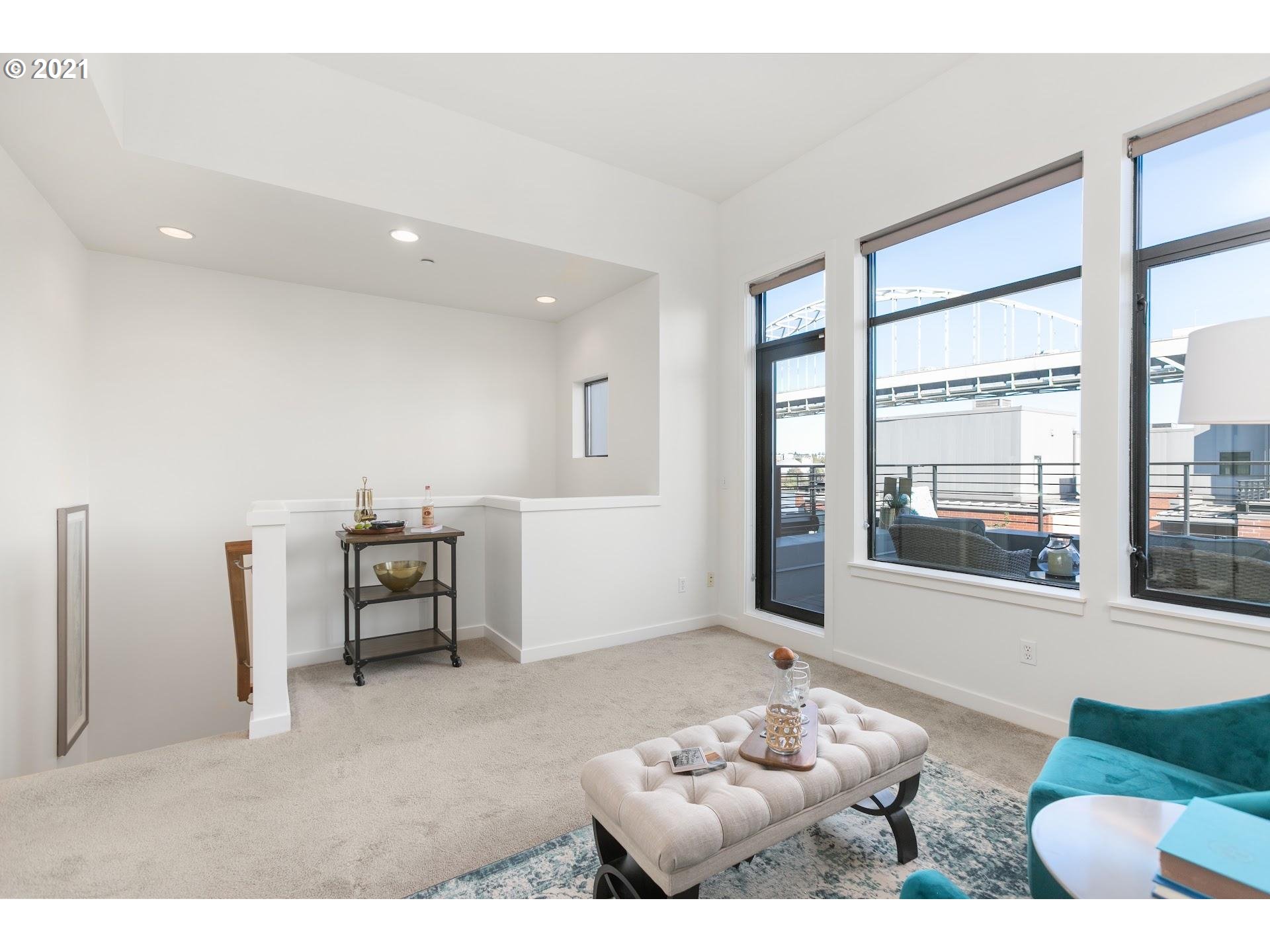 1652 Northwest Riverscape Street Portland, OR 97209 - Photo 13 of 30 Gallery Image 13