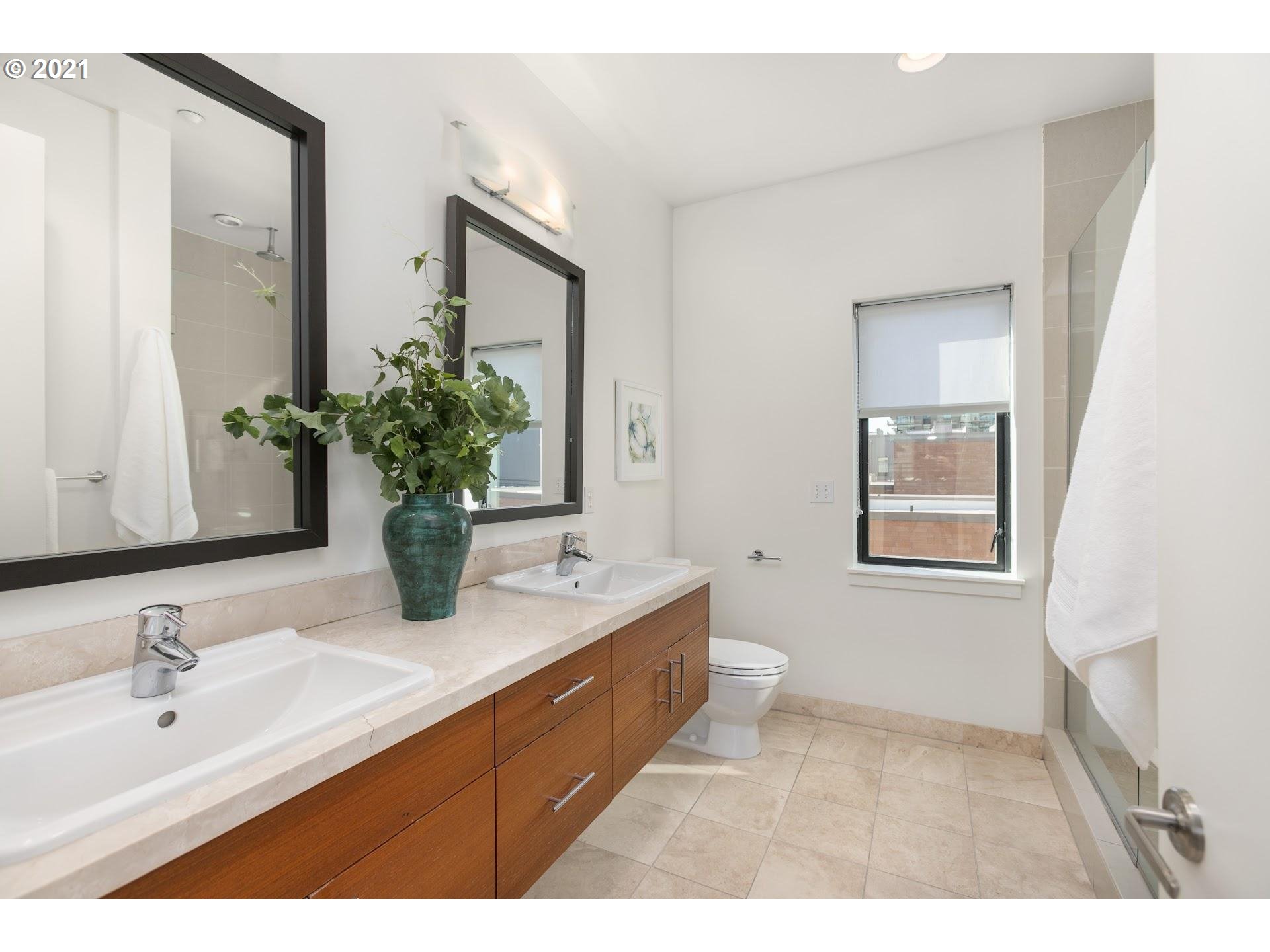 1652 Northwest Riverscape Street Portland, OR 97209 - Photo 15 of 30 Gallery Image 15
