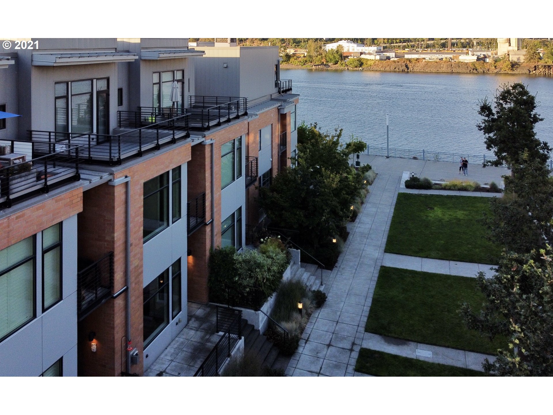 1652 Northwest Riverscape Street Portland, OR 97209 - Photo 25 of 30 Gallery Image 25