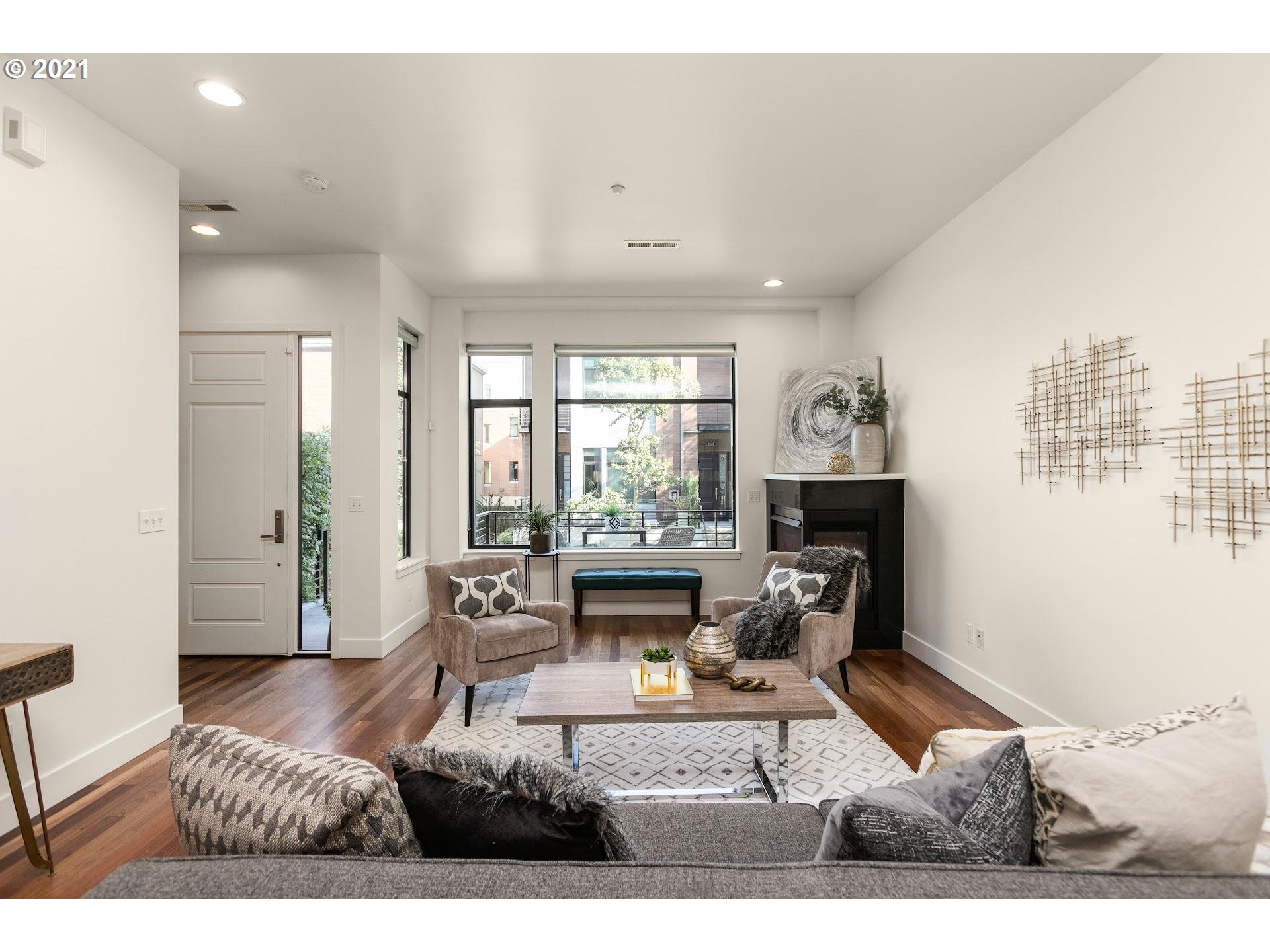 1652 Northwest Riverscape Street Portland, OR 97209 - Photo 4 of 30 Gallery Image 4