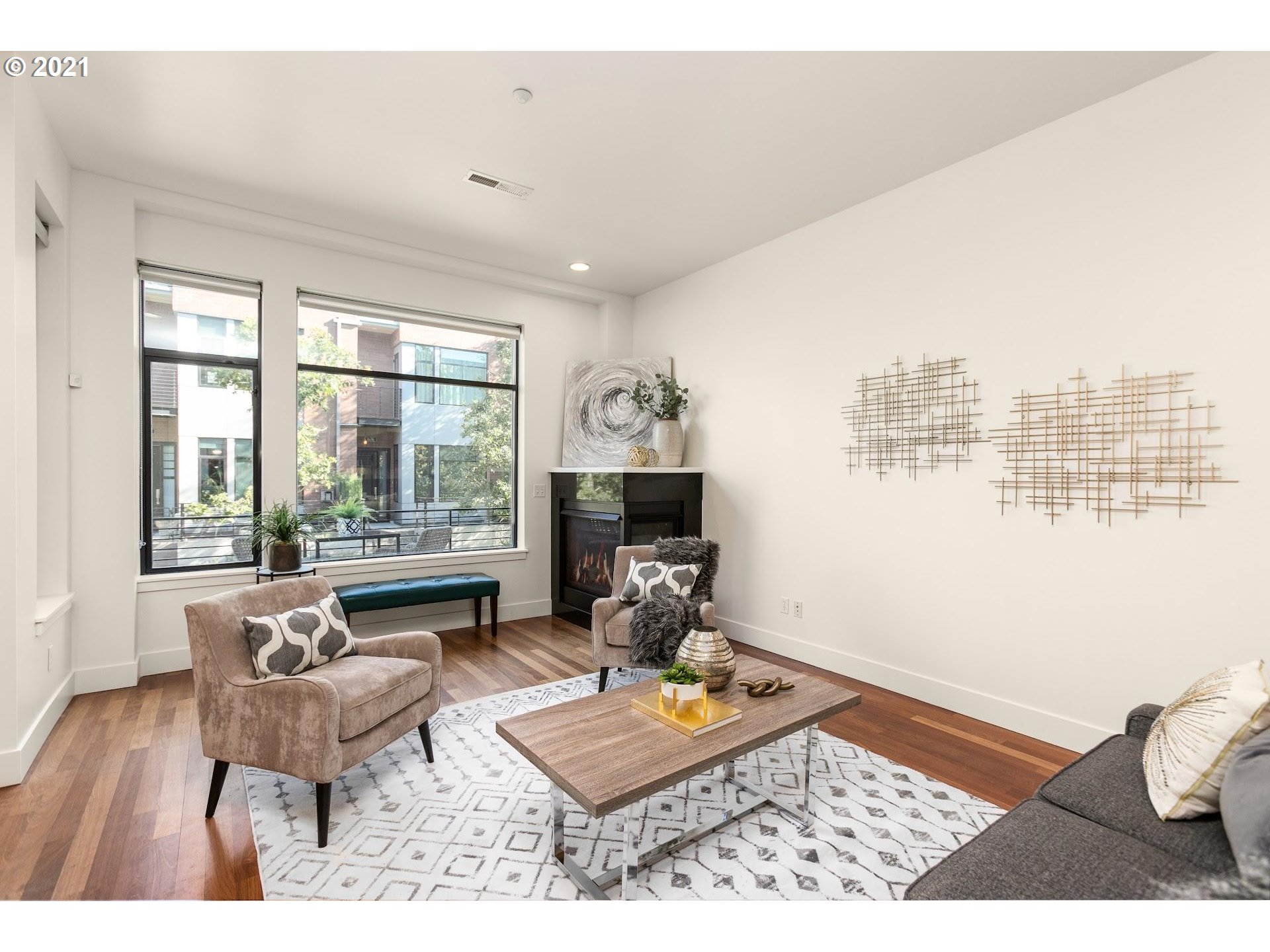 1652 Northwest Riverscape Street Portland, OR 97209 - Photo 7 of 30 Gallery Image 7