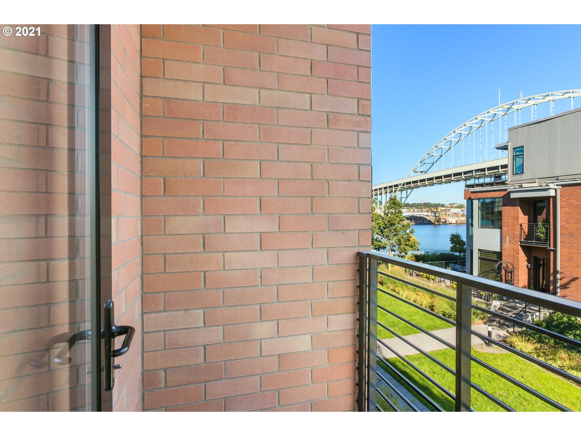 1652 Northwest Riverscape Street Portland, OR 97209 - Photo 10 of 30 Gallery Image 10
