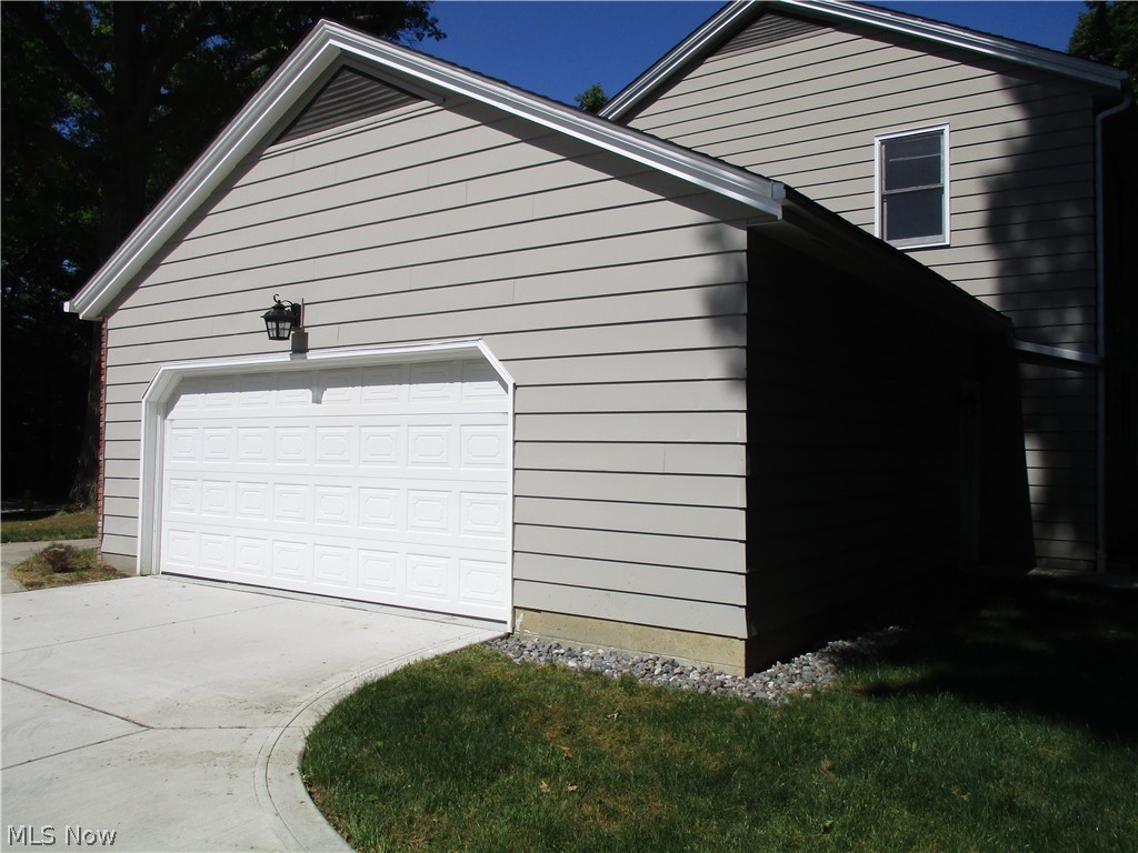 10520 Whitewood Road Brecksville, OH 44141 - Photo 3 of 27