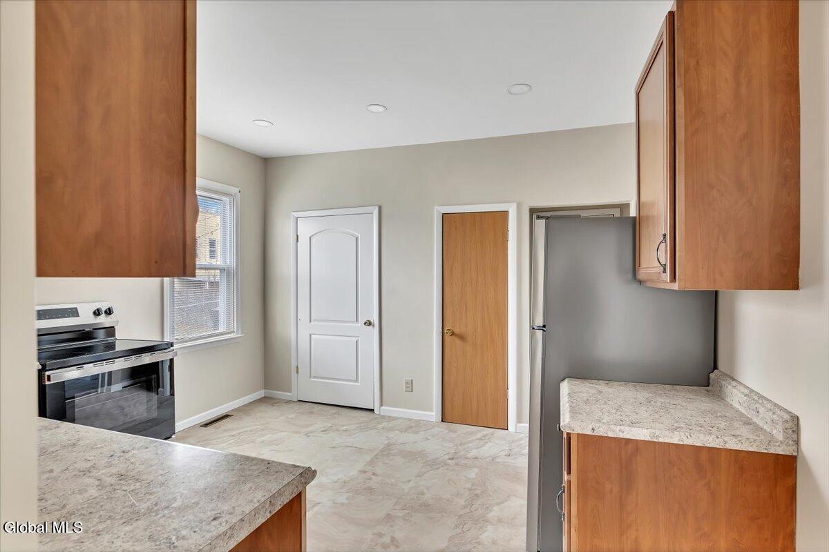 39 111th Street Troy, NY 12182 - Photo 12 of 31 12-P1609448