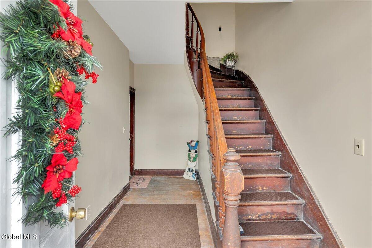 39 111th Street Troy, NY 12182 - Photo 6 of 31 05-P1609402