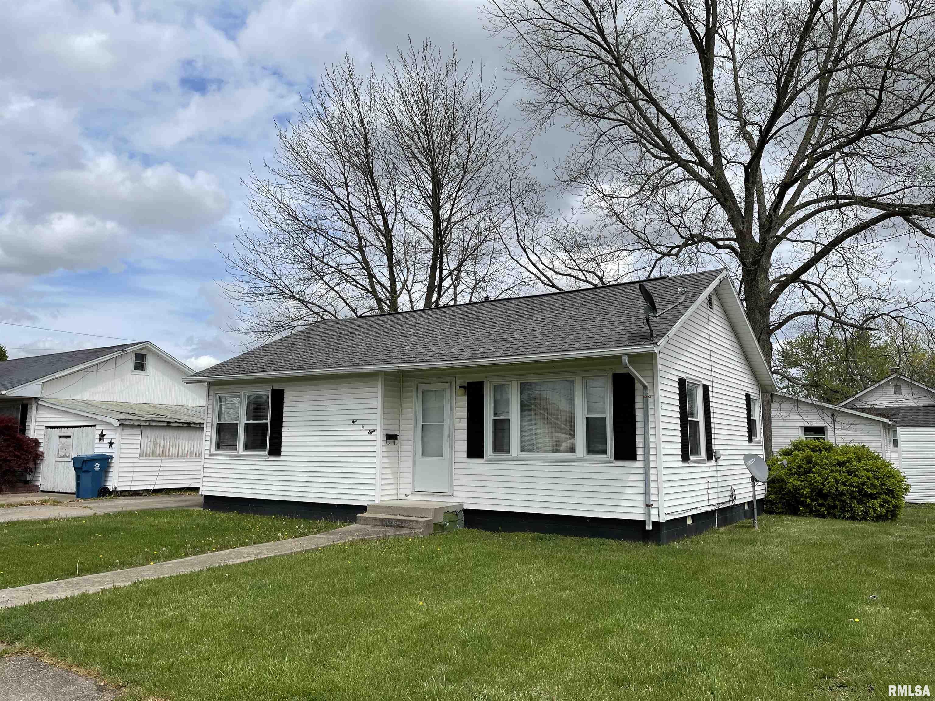 108 Lexington Avenue Carmi, IL 62821 - Photo 1 of 5