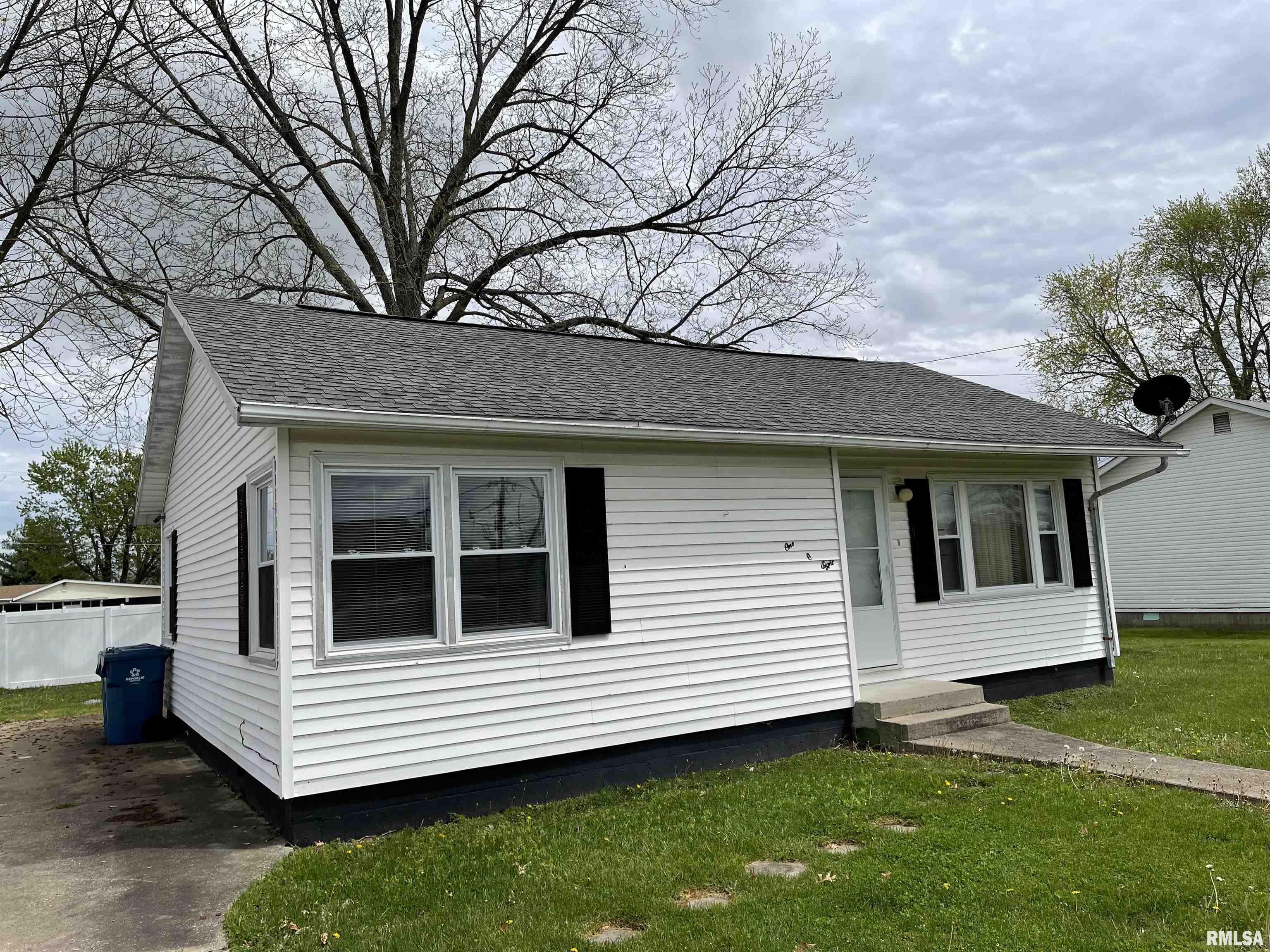 108 Lexington Avenue Carmi, IL 62821 - Photo 2 of 5
