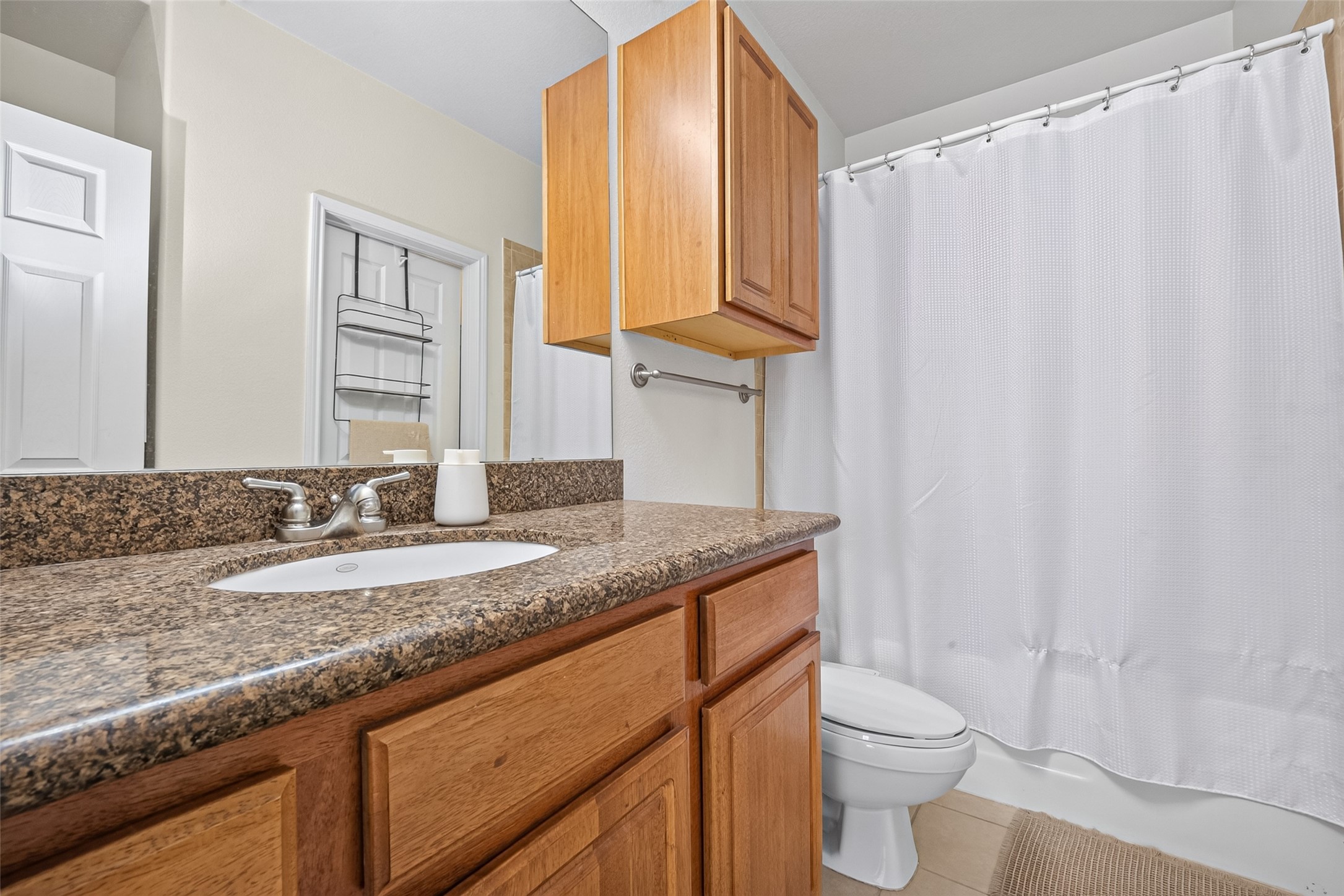 9200 Westheimer Road, Unit 1102 Houston, TX 77063 - Photo 11 of 17 Nice size primary bathroom