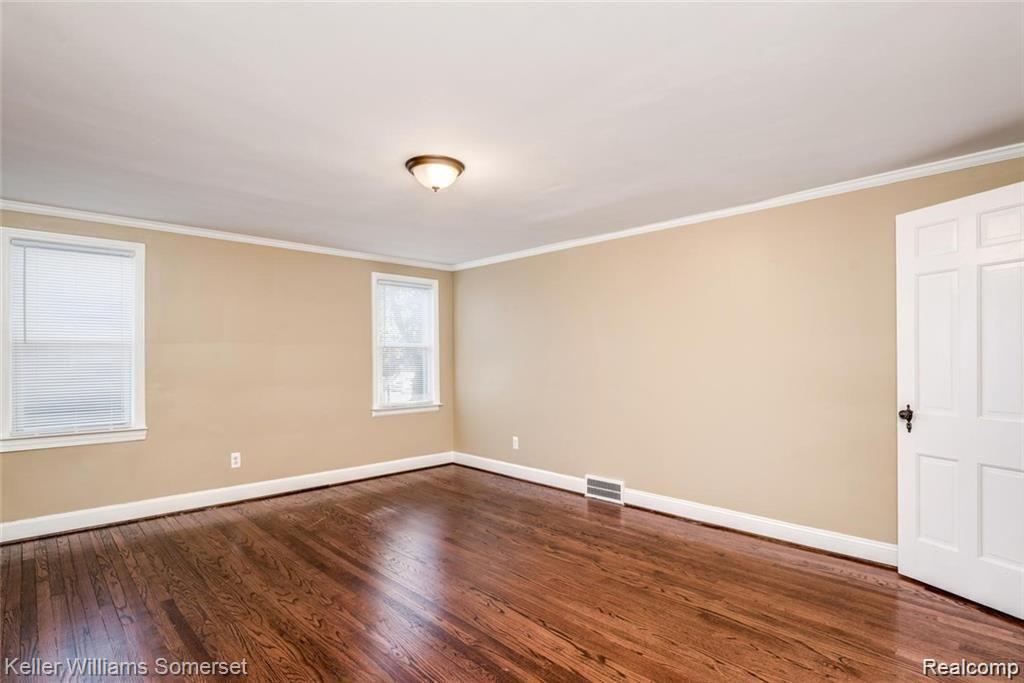 15111 Stahelin Road Detroit, MI 48223 - Photo 5 of 24