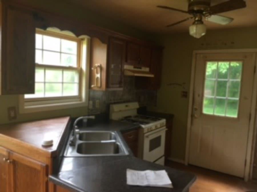 122 Booker Street Jackson, TN 38301 - Photo 10 of 18 a kitchen that has a sink and a stove