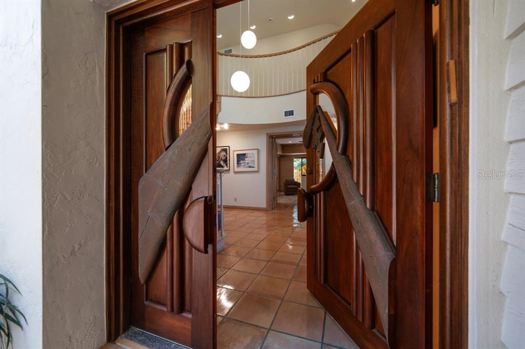 16000 Gulf Boulevard Redington Beach, FL 33708 - Photo 7 of 47 a view of entryway