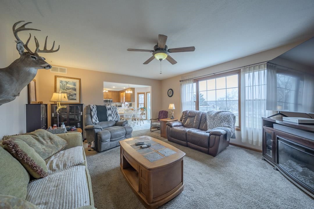 1982 Southgate Drive Lake Summerset, IL 61019 - Photo 18 of 33 a living room with furniture and a chandelier