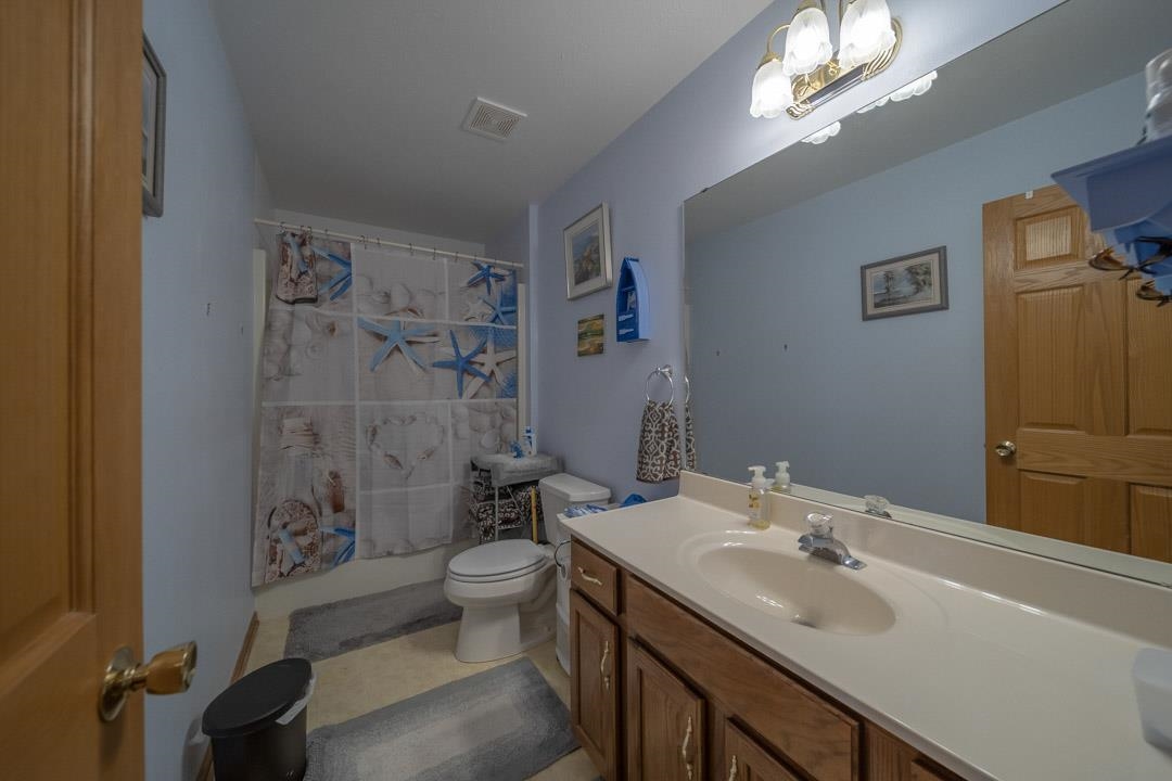 1982 Southgate Drive Lake Summerset, IL 61019 - Photo 28 of 33 a bathroom with a sink toilet and shower