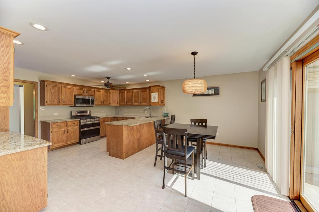 24031 South Schoolhouse Road Manhattan, IL 60442 - Photo 16 of 44