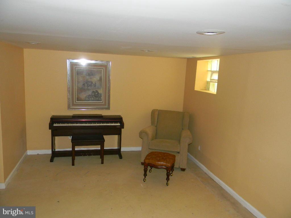 3923 Rexmere Road Baltimore, MD 21218 - Photo 15 of 21 a room with furniture and a window