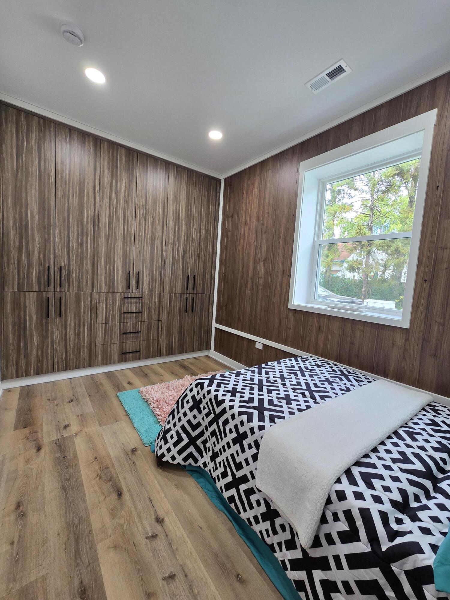 5766 North 42nd Street Milwaukee, WI 53209 - Photo 14 of 25 20251023_101856