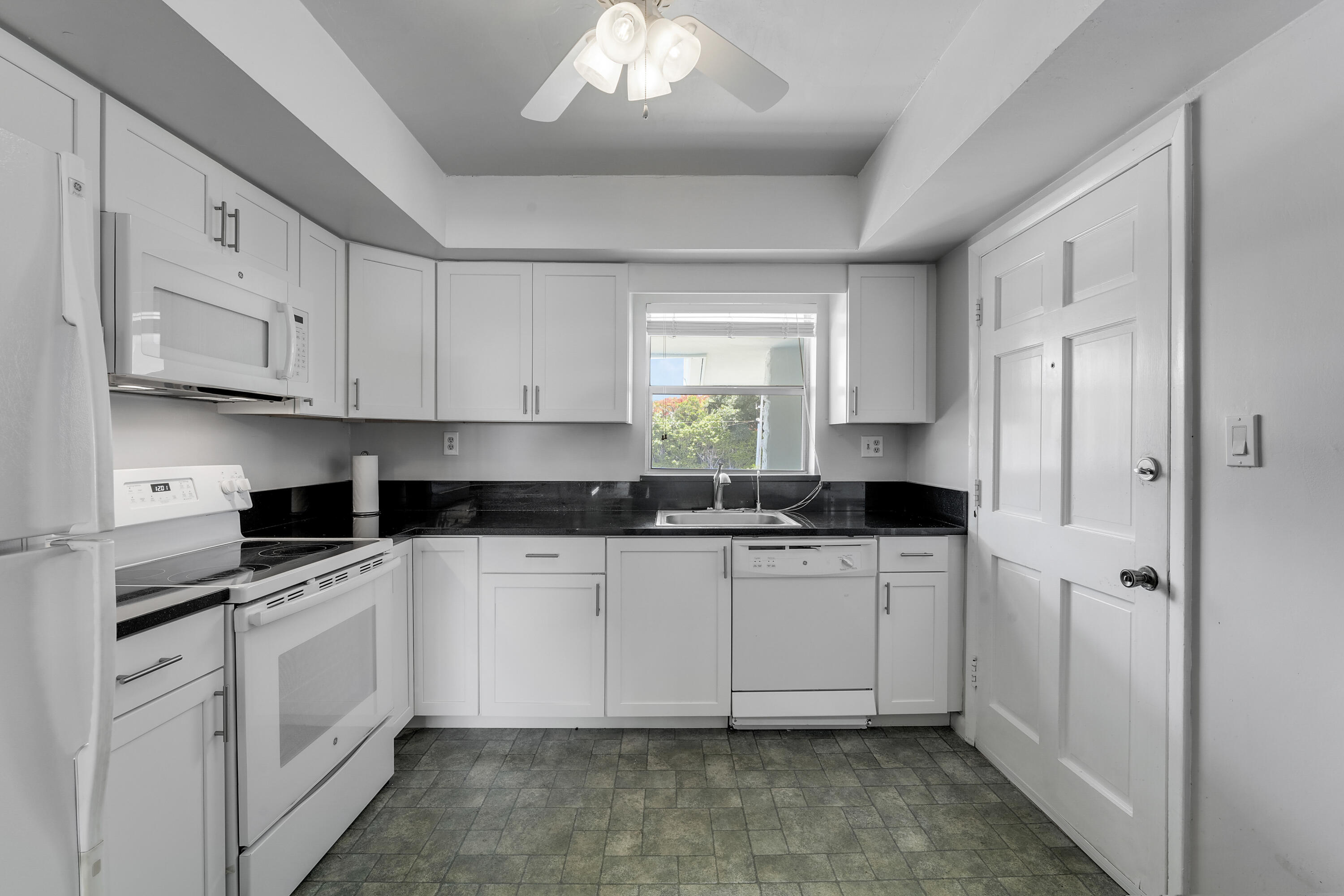 5540 North Ocean Boulevard, Unit 206 Ocean Ridge, FL 33435 - Photo 17 of 35 House-4