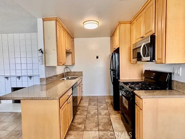 $3,595 | 17102 Emerald Lane, Unit 1, Huntington Beach, CA 92647