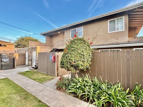 $3,595 | 17102 Emerald Lane, Unit 1, Huntington Beach, CA 92647