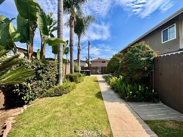$3,595 | 17102 Emerald Lane, Unit 1, Huntington Beach, CA 92647
