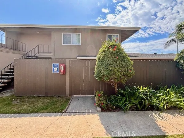 $3,595 | 17102 Emerald Lane, Unit 1, Huntington Beach, CA 92647