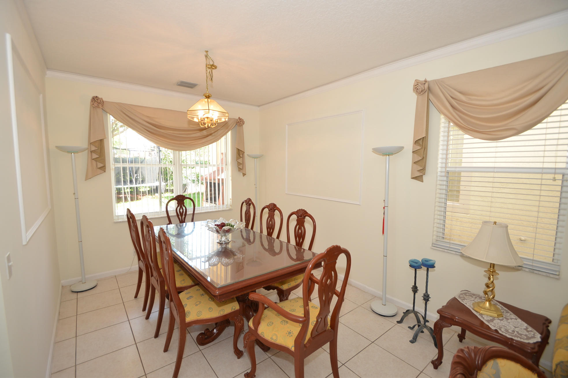 8517 Vía D Oro Boca Raton, FL 33433 - Photo 4 of 32 DSC_7384