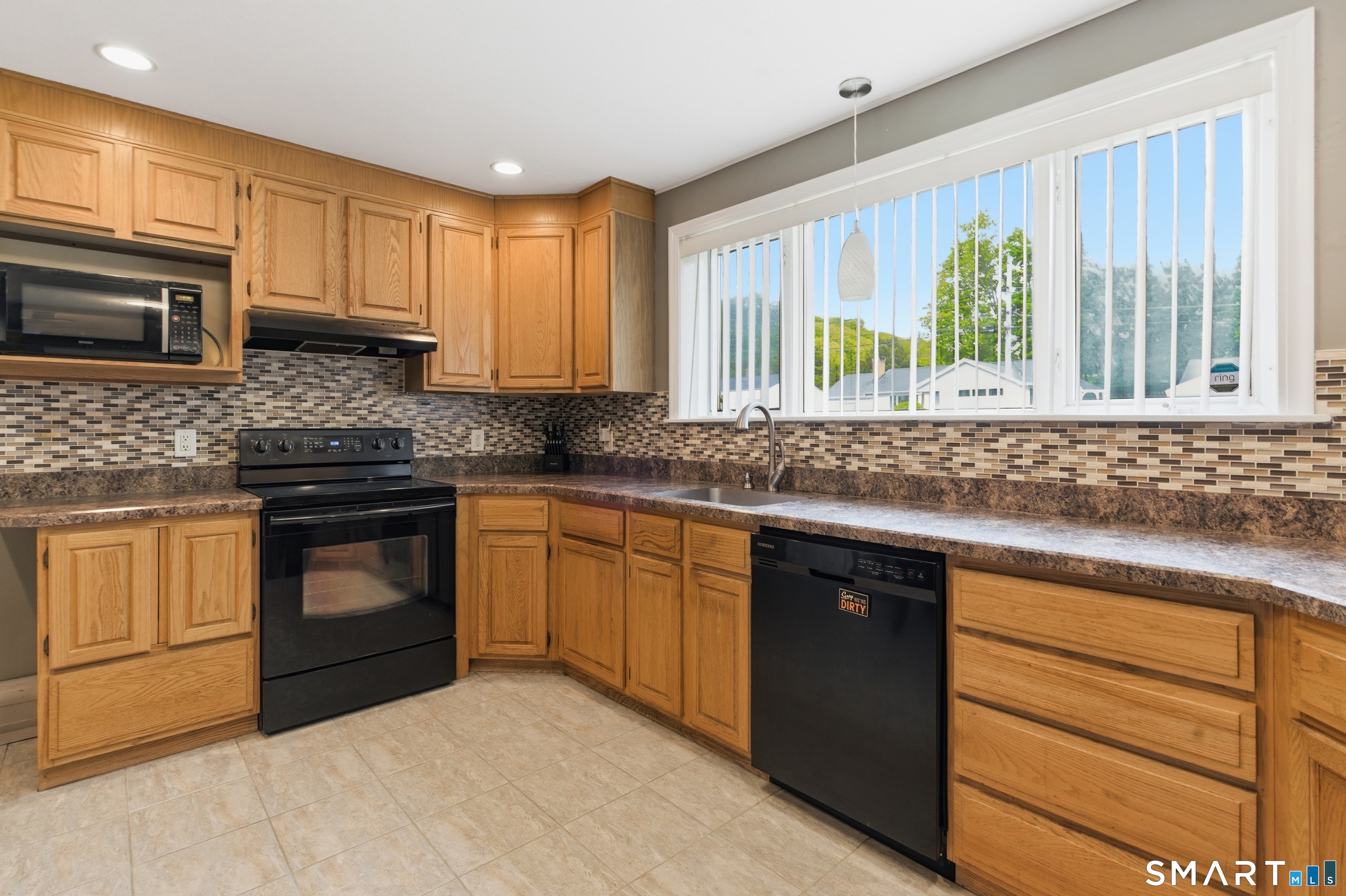112 Brentwood Road Newington, CT 06111 - Photo 18 of 30