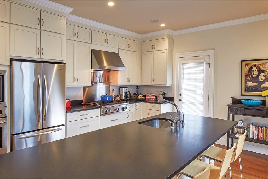 178 Naples Road, Unit 2 Brookline, MA 02446 - Photo 6 of 10 Gallery Image 6