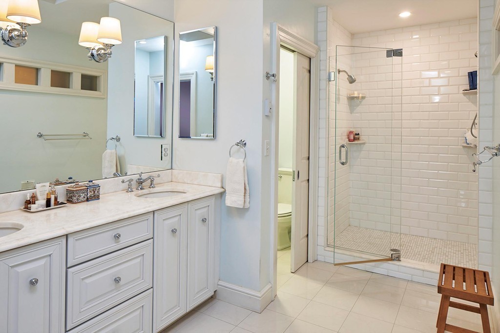 178 Naples Road, Unit 2 Brookline, MA 02446 - Photo 8 of 10 Gallery Image 8