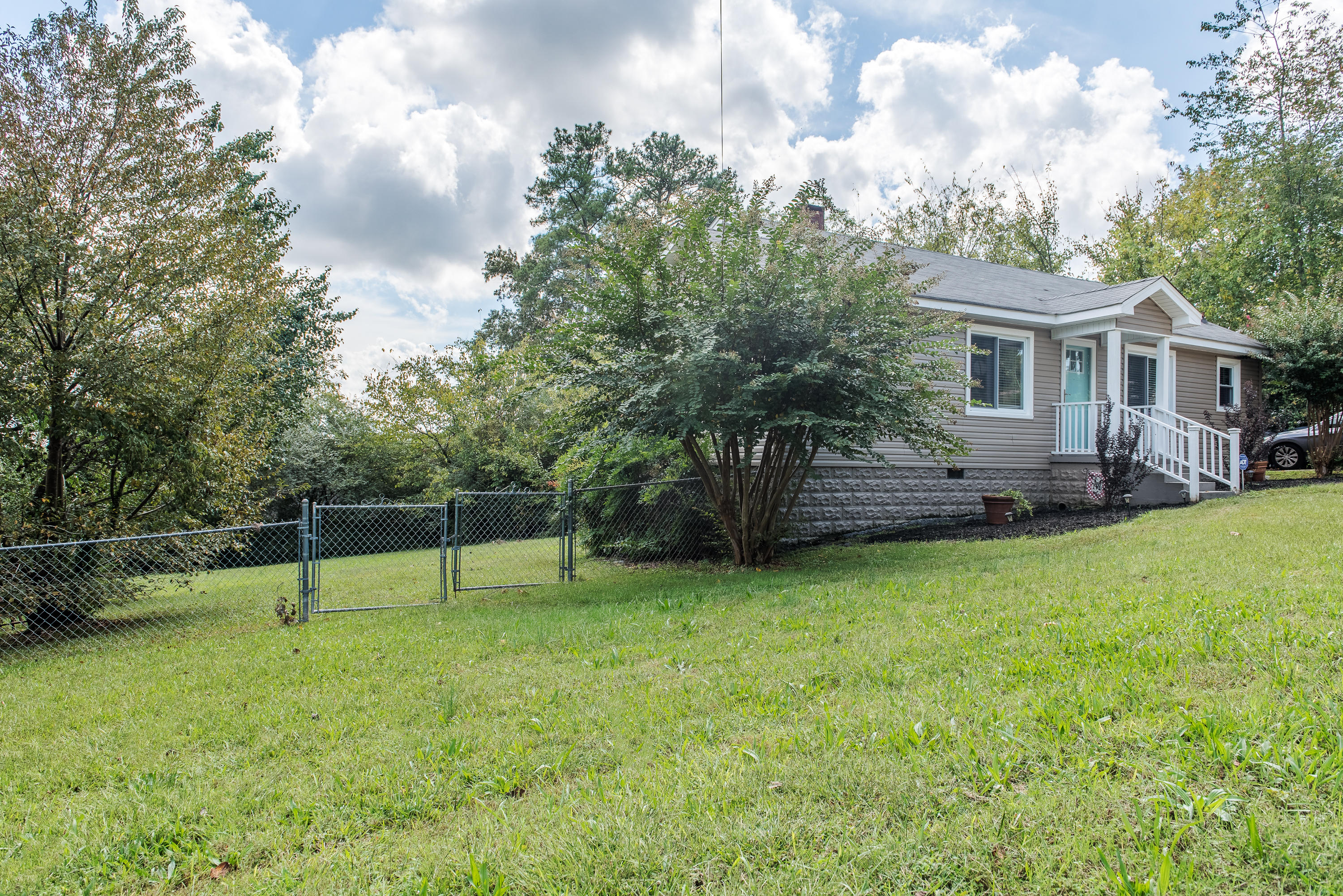 1734 John Ross Road Chattanooga, TN 37412 - Photo 4 of 13 Exterior