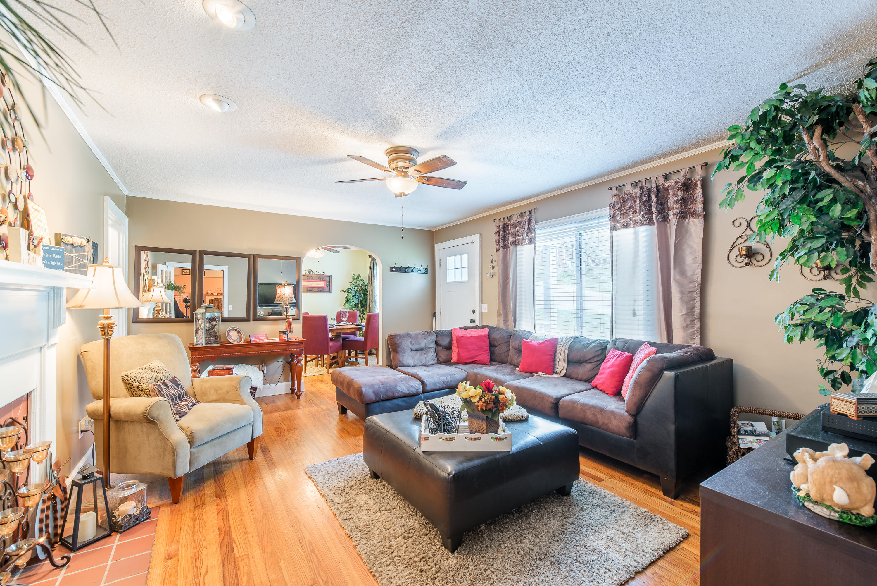 1734 John Ross Road Chattanooga, TN 37412 - Photo 6 of 13 Living Room