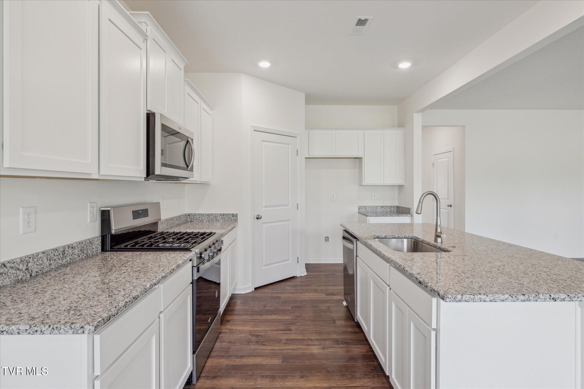 567 Fieldcrest Road Blountville, TN 37617 - Photo 5 of 21 08-IMG_0061