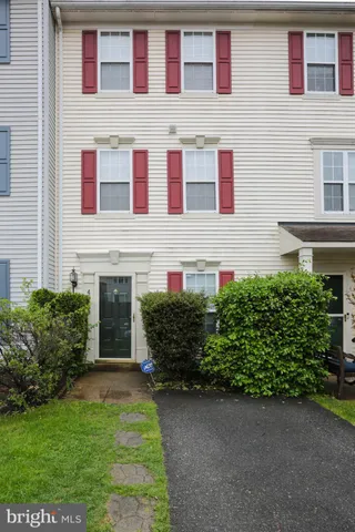 $2,850 | 45453 Heritage Trail Square, Sterling, VA 20164