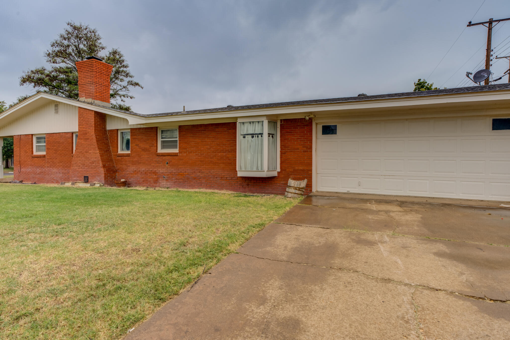 5502 8th Street Lubbock, TX 79416 - Photo 37 of 37 a front view of house with yard