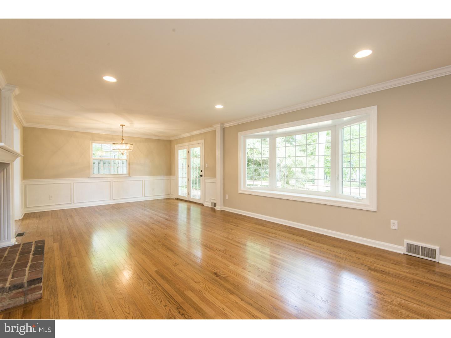 124 Jolind Road Paoli, PA 19301 - Photo 10 of 25 Living Room