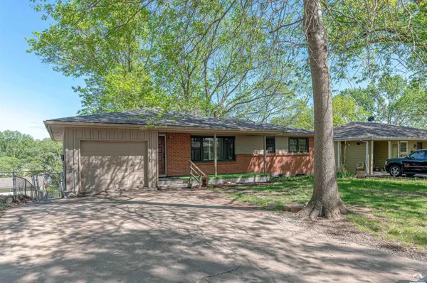 $257,000 | 814 Crawford Drive, Lawrence, KS 66049