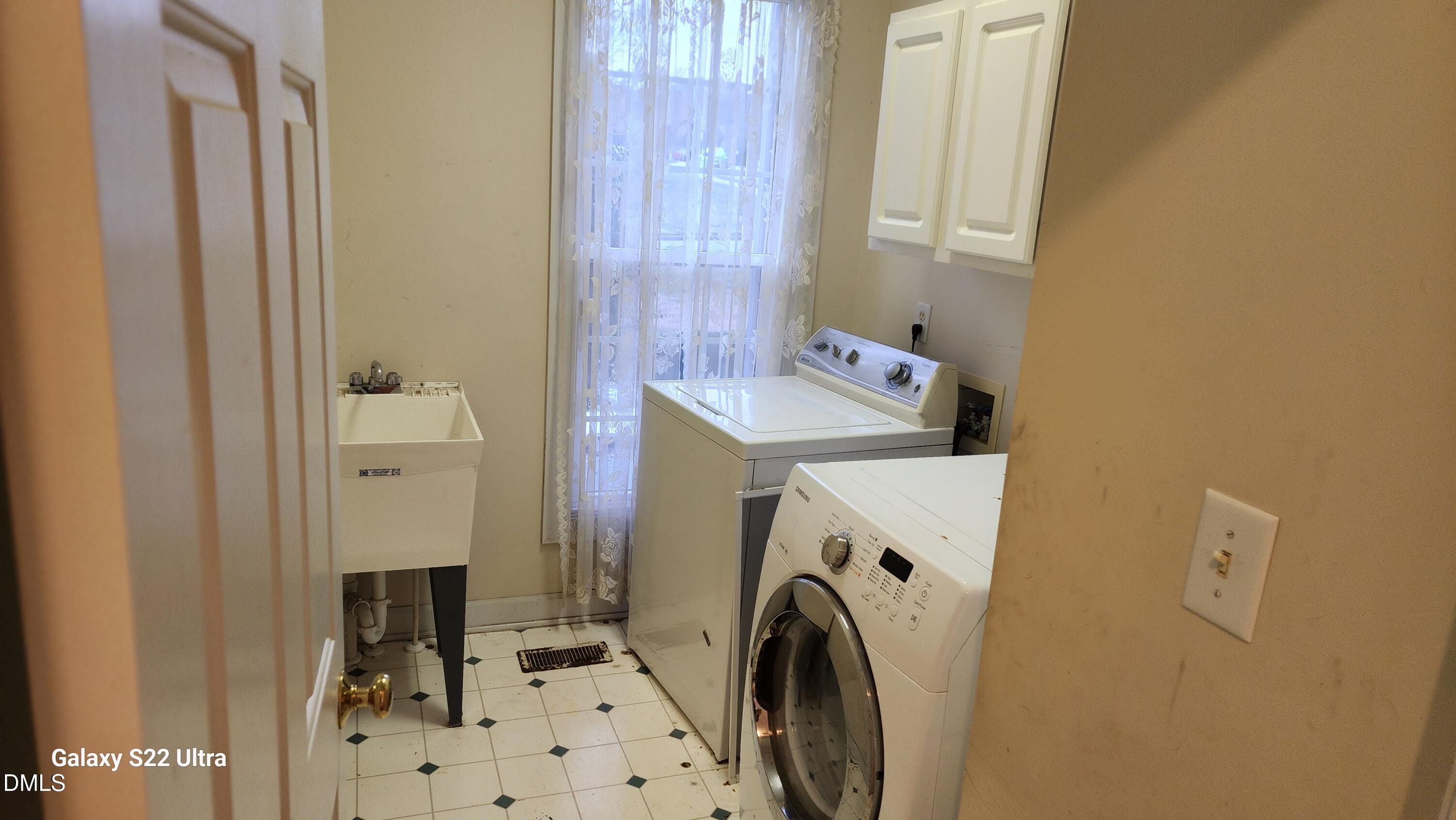 1 Haycox Court Durham, NC 27713 - Photo 45 of 91 a utility room with dryer and washer