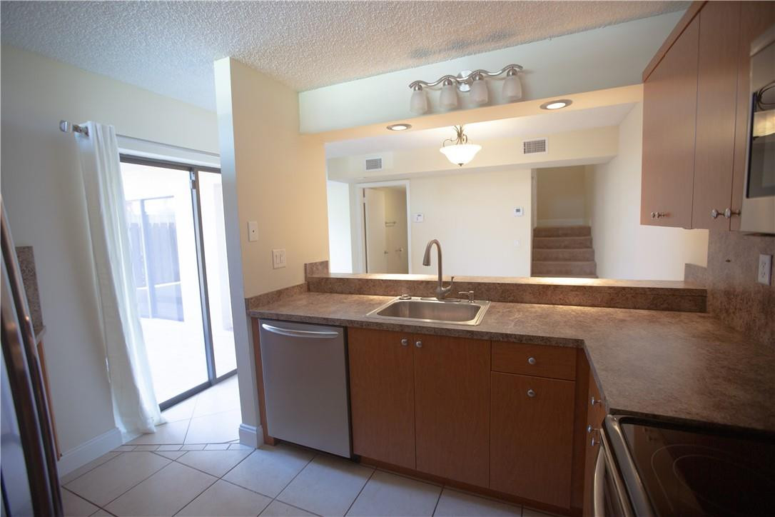 8392 Trent Court, Unit B Boca Raton, FL 33433 - Photo 12 of 23 Photo 12