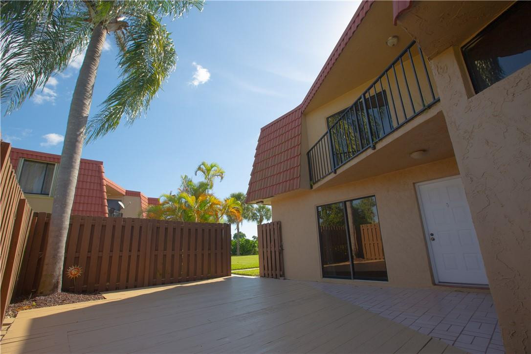 8392 Trent Court, Unit B Boca Raton, FL 33433 - Photo 4 of 23 Spacious and Private Courtyard Entrance