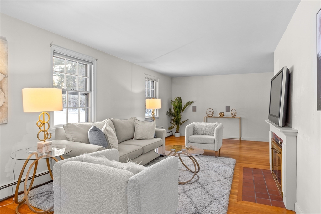 87 Paul Revere Road Concord, MA 01742 - Photo 7 of 42 Gallery Image 7