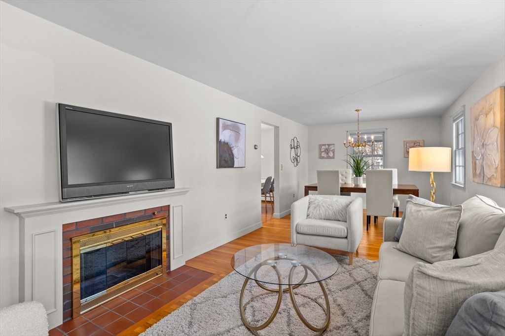 87 Paul Revere Road Concord, MA 01742 - Photo 8 of 42 Gallery Image 8
