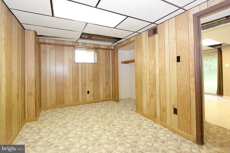 8955 Rolling Road Manassas, VA 20110 - Photo 23 of 30 a view of a bathroom