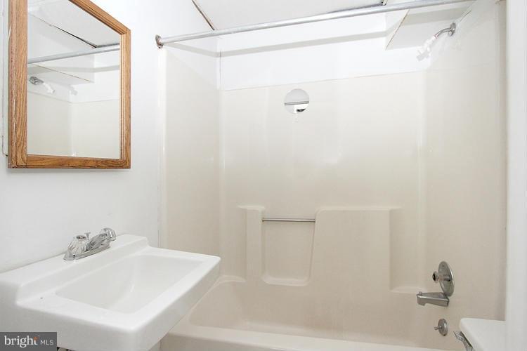 8955 Rolling Road Manassas, VA 20110 - Photo 26 of 30 a bathroom with a sink and a bathtub