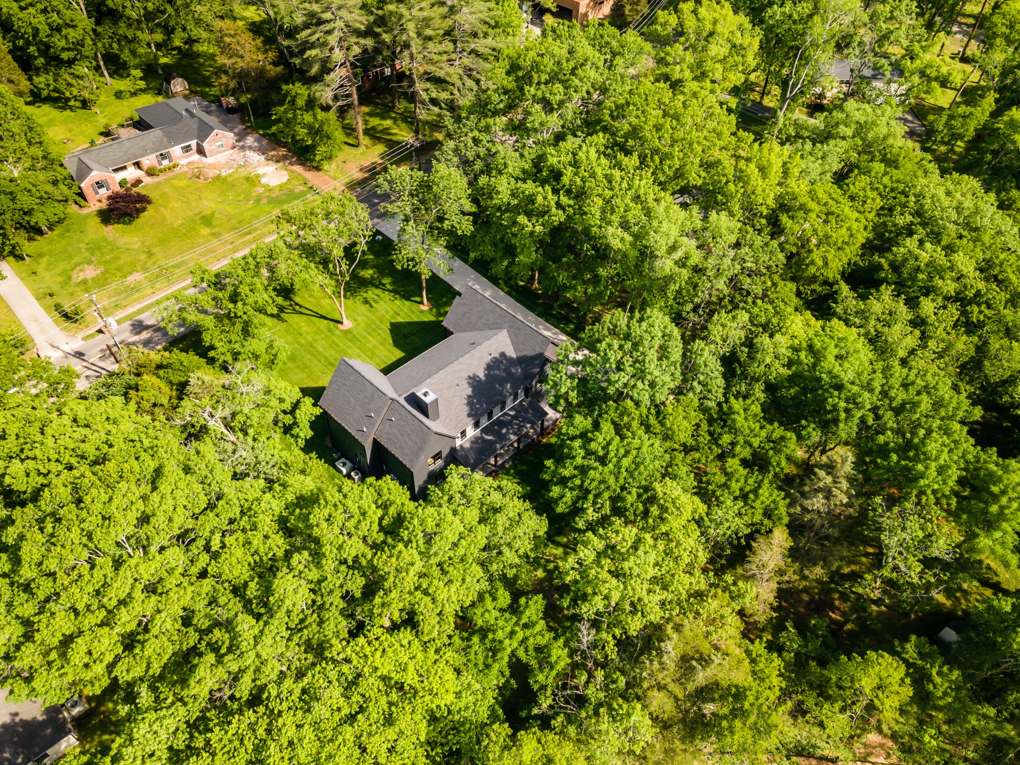 709 Brook Hollow Road Nashville, TN 37205 - Photo 55 of 55 a backyard of a house with table and chairs