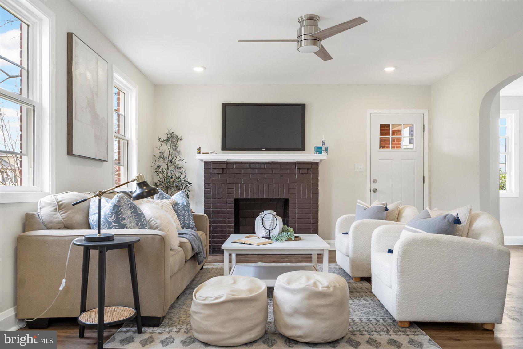 628 Aldershot Road Baltimore, MD 21229 - Photo 3 of 33
