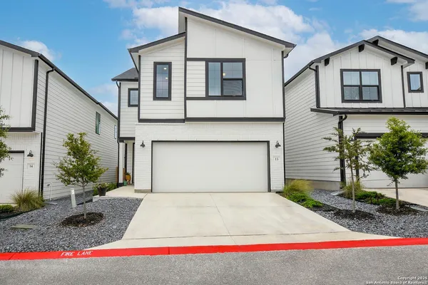 $2,450 | 16011 Babcock Road, Unit 13, San Antonio, TX 78255