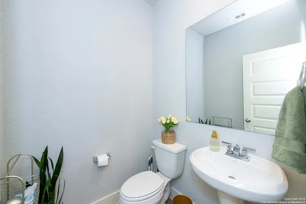 $2,450 | 16011 Babcock Road, Unit 13, San Antonio, TX 78255