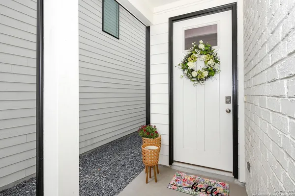 $2,450 | 16011 Babcock Road, Unit 13, San Antonio, TX 78255