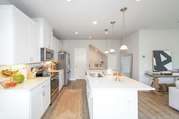 $2,450 | 16011 Babcock Road, Unit 13, San Antonio, TX 78255