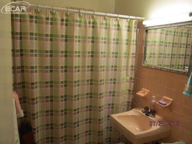3167 North Center Road Flint, MI 48506 - Photo 10 of 16 20444854-9.JPG